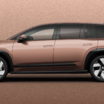 La Skoda Peaq de profil, couleur champagne